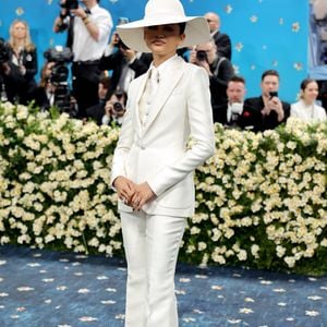 Zendaya escolheu look all-white para prestigiar o MET Gala 2025