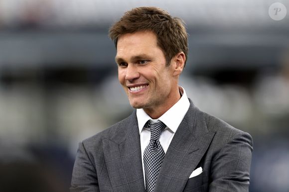 De acordo com o informante, Tom Brady parece ter sido um dos primeiros a parabenizar a ex-esposa e Joaquim, depois que o neném chegou ao mundo
