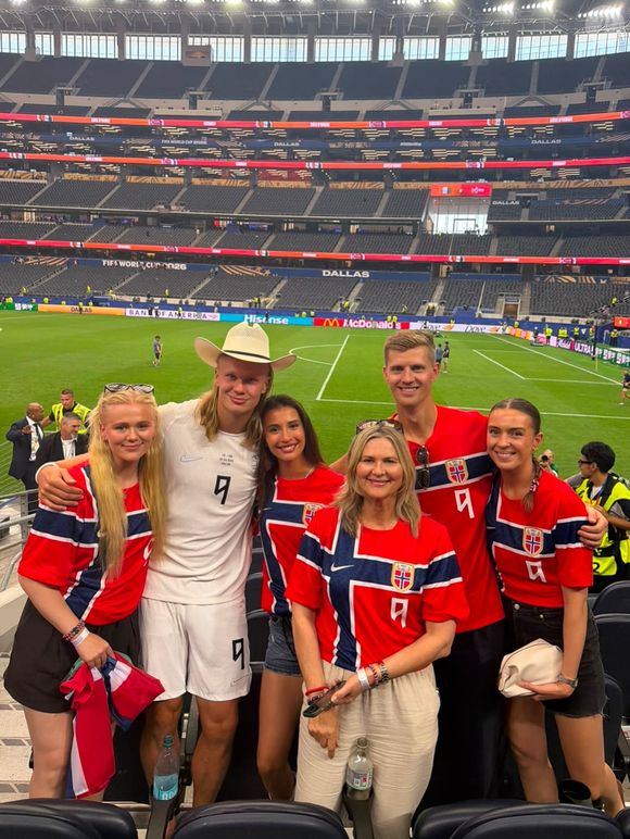 Mulher de Haaland, Isabel Haugseng Johansen tem 21 anos e o marido faz 26 em 21 de julho de 2026