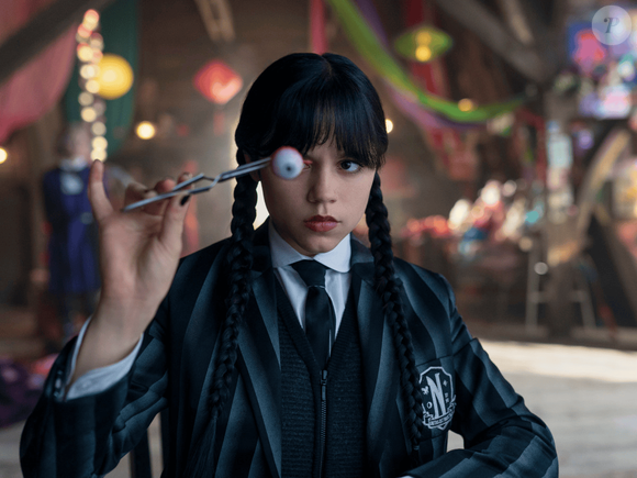 Jenna Ortega de volta! A atriz retorna ainda mais afiada como Wandinha, enfrentando novas ameaças e dilemas sombrios