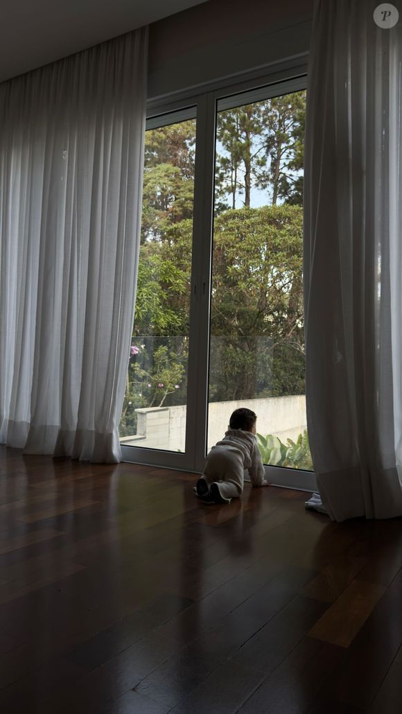 A nova casa de Amanda Kimberlly é bem ampla e com vista para uma área verde