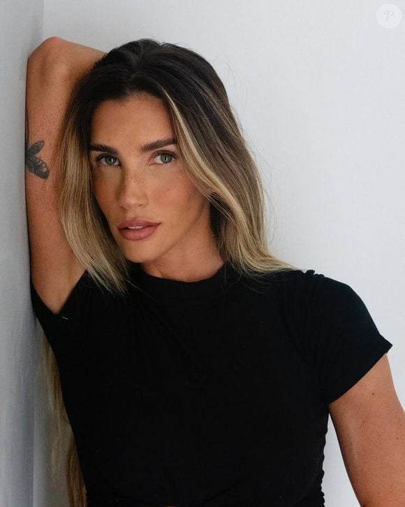 Aline Gotschalg também confessou o fox eyes, um procedimento que visa criar um olhar mais alongado e sensual