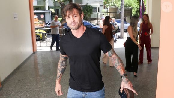 Dado Dolabella quer indenização da Record por matéria que lembrou as vezes em que ele foi acusado de agredir namorada
