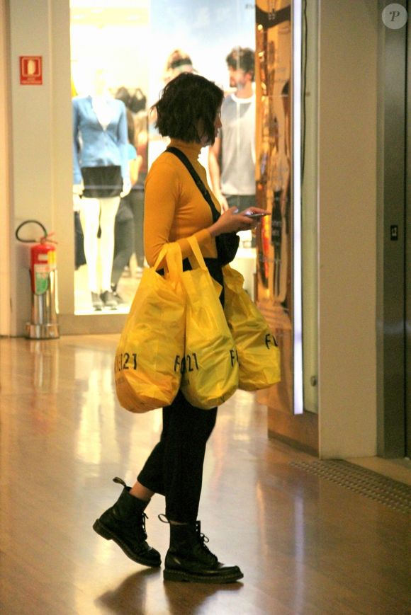 Filósofo apontou para substituição das relações pelo consumismo - foto ilustrativa de dia de compras de Agatha Moreira