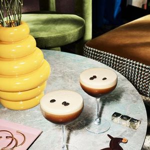 Absolut Vodka, licor de café, cold brew, xarope simples