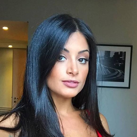 Nos anos seguintes, Aline Campos começou a mudar o seu rosto sutilmente