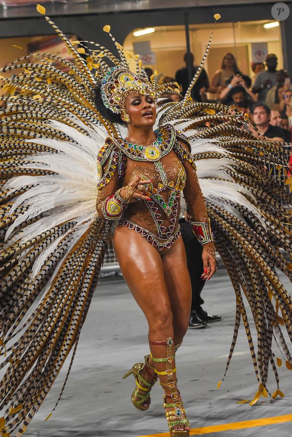 Carnaval 2026 em São Paulo: Valeska Reis, rainha de bateria da Mocidade Unida da Mooca