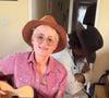 Jill Sobule gravou músicas nas quais cantou namoro de duas mulheres e a anorexia