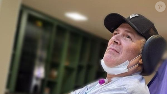 Mingau foi baleado na cabeça há 1 ano e 3 meses. Após a polêmica, a assessoria do canal já confirmou que o convênio médico do baixista do Ultraje a Rigor será mantido