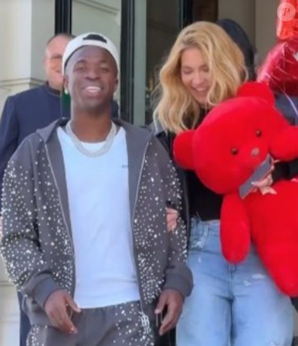 ABC, OkDiario e Sport.es destacam Virgínia como peça-chave na vida de Vinicius Jr.