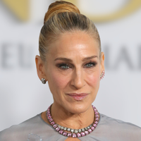 'O erro mais comum é...': o segredo dos 61 anos de Sarah Jessica Parker; maquiadora e esteticista especialistas revelam o luxo da beleza madura em 2026