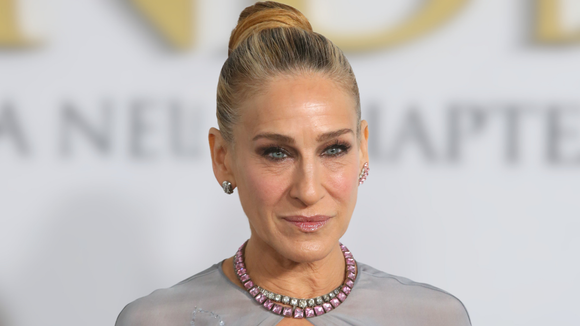 'O erro mais comum é...': o segredo dos 61 anos de Sarah Jessica Parker; maquiadora e esteticista especialistas revelam o luxo da beleza madura em 2026