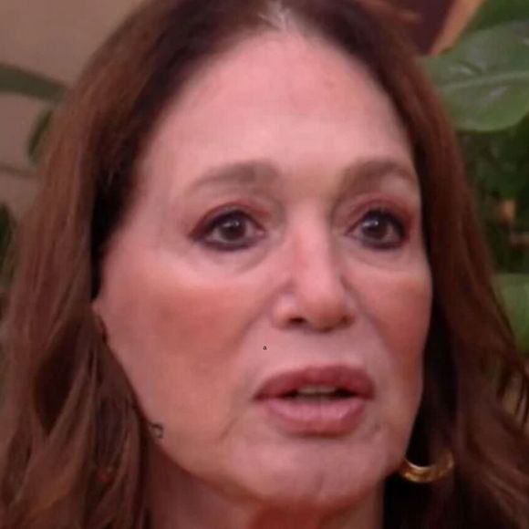 O sentimento de solidão é frequentemente associado às pessoas mais idosas. No entanto, indivíduos em qualquer faixa etária podem sofrer dessa situação.