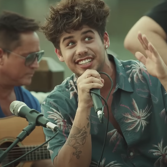 Se lembram de Zé Felipe com este cabelão? O cantor nunca mais usou desta forma