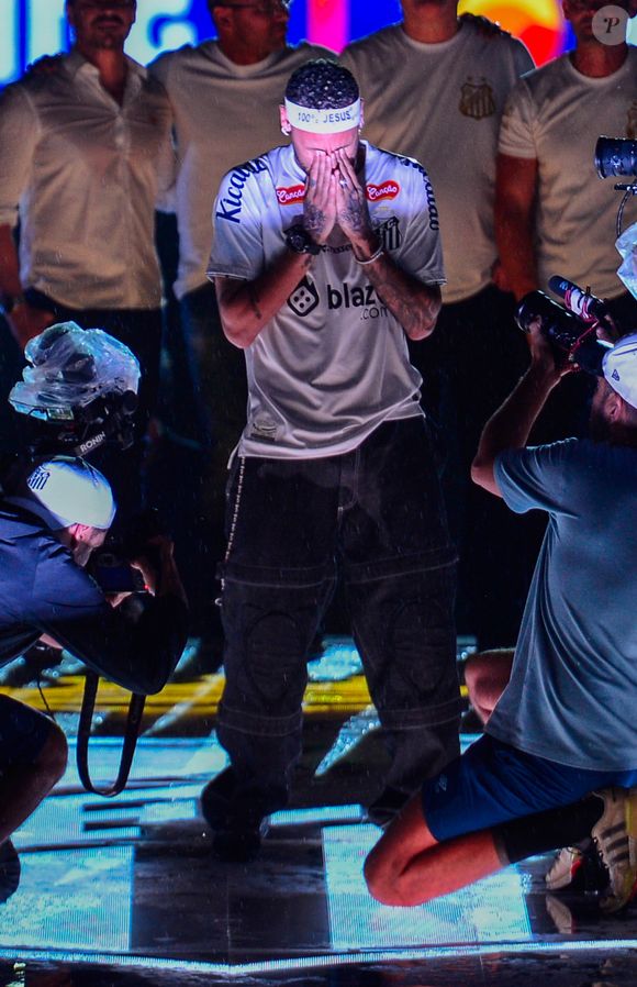 Neymar chorou em evento de retorno ao Santos