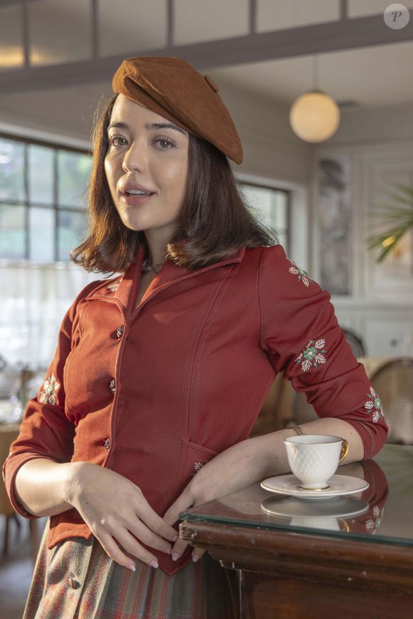 Bella Piero interpreta uma jovem de 18 anos no folhetim de Alessandra Poggi, mas, na realidade, ela tem 29.