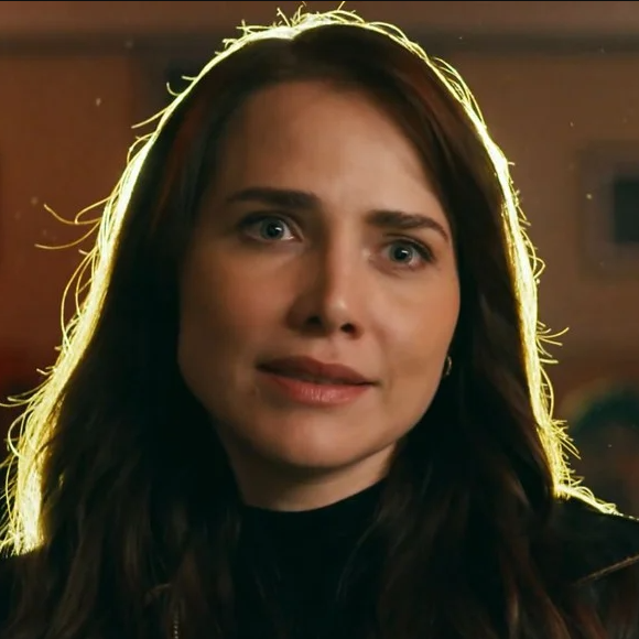 Aliado secreto! Iuri surpreende Pilar e ajuda Adriana em plano de vingança na novela 'Quem Ama Cuida'
