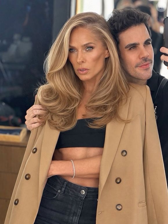 ‘Quando Adriane Galisteu, por exemplo, chega no salão com aquele cabelo icônico, o salão para e minhas clientes são só elogio pela presença’, afirmou Mário Henrique, hairstylist