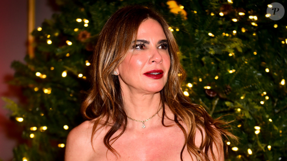 Mamãe Noel sexy? Luciana Gimenez exibe corpão em biquíni com as cores do natal. Veja foto