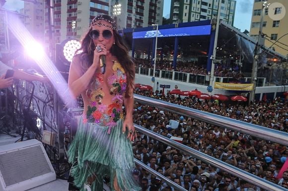 "Essa não, peça outra": Claudia Leitte evita cantar música após controvérsia