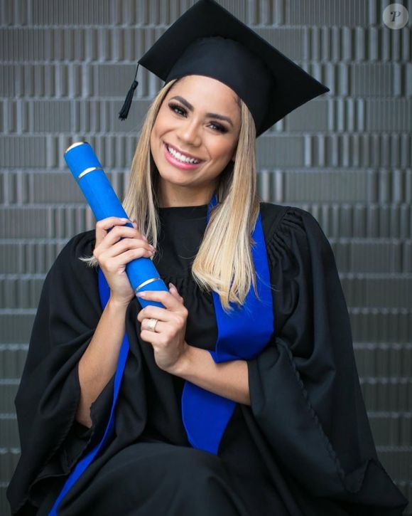 Além de ser um fenômeno do funk, Lexa é graduada em Marketing desde 2020. Ela também chegou a iniciar o curso de Engenharia Civil na UFRJ, graças ao Enem.