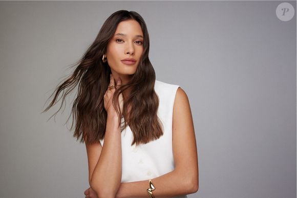 O segredo do cabelo volumoso começa na saúde da fibra. Proteja seus fios com ativos que aumentam o diâmetro do cabelo e criam uma barreira de proteção térmica.