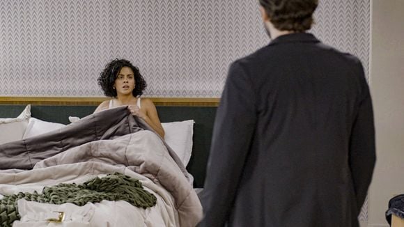 BOMBA DO DIA em 'Vale Tudo' (21 de agosto): Fim do casamento! Afonso flagra Maria de Fátima e esquece 'não transo violência' com surra em César