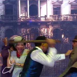 Momento em que Vinícius dá uma surra de pau (cenográfico) em João Gabriel.