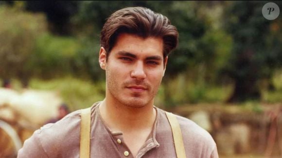 Matteo (Thiago Lacerda) revela à esposa que reencontrou Giuliana (Ana Paula Arósio).