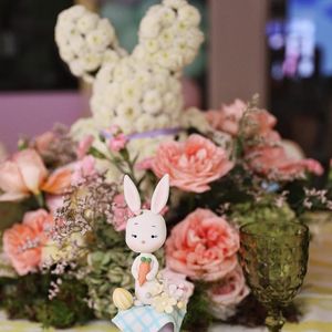 Que riqueza! Marcador de lugar personalizado celebra Páscoa antecipada da Família de Virginia e Zé Felipe