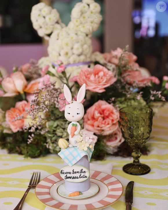 Que riqueza! Marcador de lugar personalizado celebra Páscoa antecipada da Família de Virginia e Zé Felipe