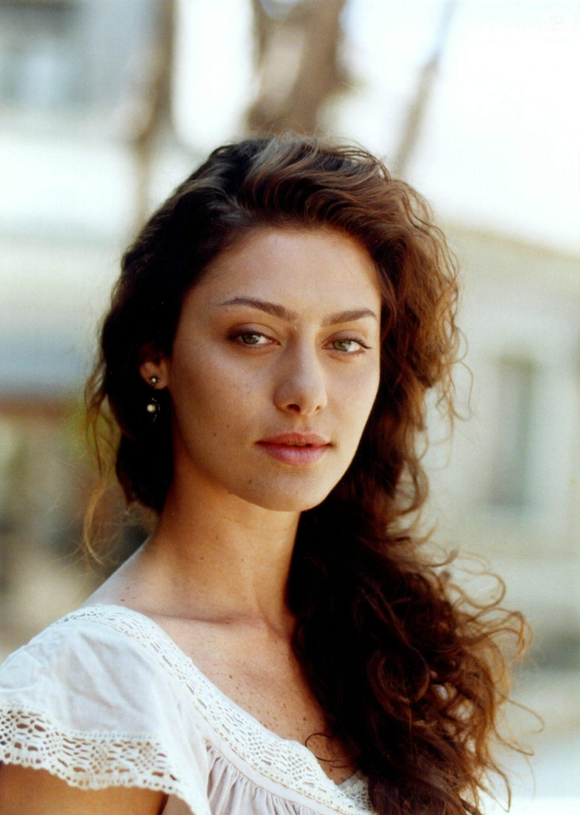 Maria Fernanda interpretou Paola em 'Terra Nostra', uma jovem italiana que veio em busca de um futuro melhor no Brasil