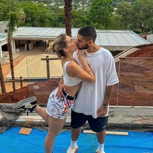 Virgínia Fonseca e Zé Felipe em foto de quando ainda eram um casal e durante as obras da construção da mansão de luxo em Goiás