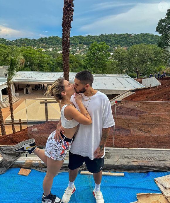 Virgínia Fonseca e Zé Felipe em foto de quando ainda eram um casal e durante as obras da construção da mansão de luxo em Goiás