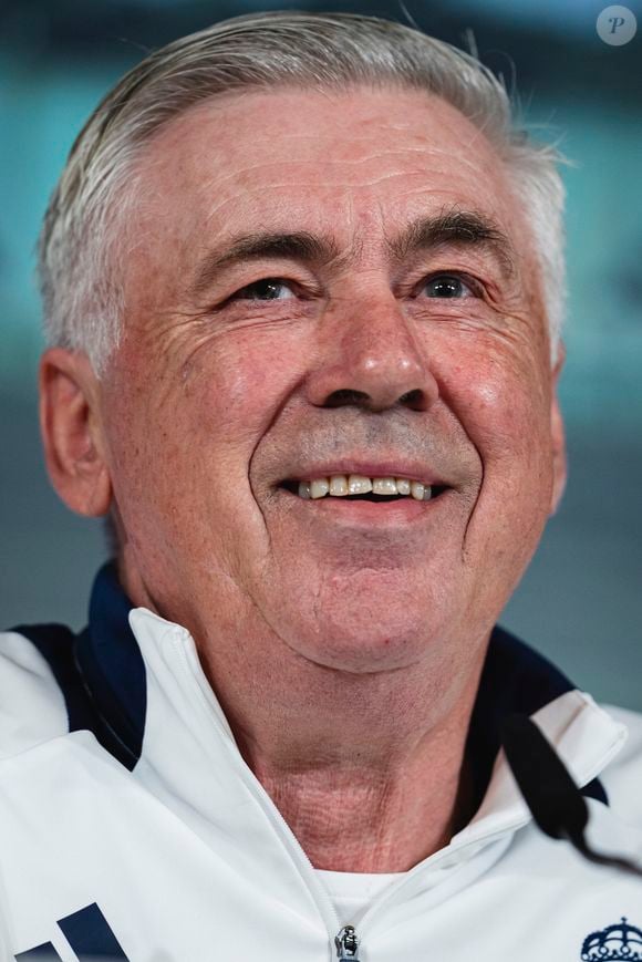 Carlo Ancelotti é acusado de ocultar das autoridades fiscais parte da renda que faturou com direitos de imagens durante sua primeira passagem como técnico do Real Madrid