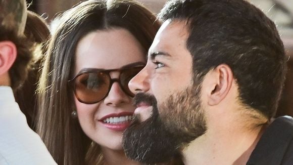 Sandy curte show em clima de intimidade com namorado, o médico Pedro Andrade, mas presença rara de Simaria rouba a cena. Fotos!