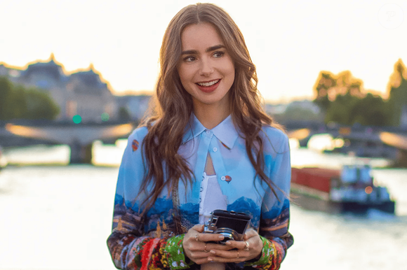 O incômodo também ganhou espaço na imprensa francesa, com o jornal Le Monde classificando Emily como 'uma vizinha invasiva' em editorial que criticou o excesso de visitantes atraídos pela série