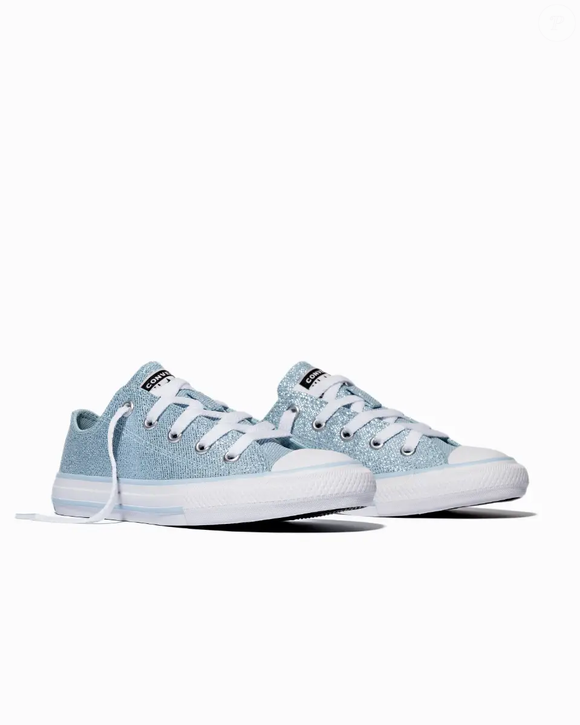 Da quadra para as ruas: o Chuck Taylor All Star, criado em 1917, ganha nova versão metalizada e reforça sua tradição como símbolo de autenticidade