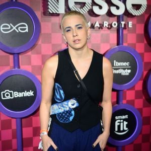 A atriz assistiu o segunda dia do desfile das escolas especiais do Rio de Janeiro pelo Nosso Camarote.