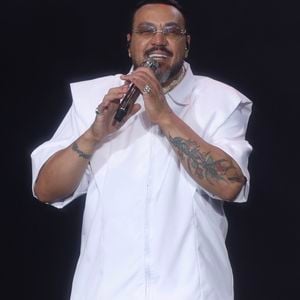 Belo e Gracyanne Barbosa são acusados de realizar mudança de casa alugada na madrugada e deixando o vazio sem objetos do proprietários