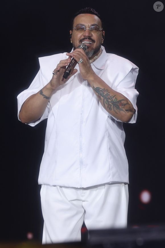 Belo e Gracyanne Barbosa são acusados de realizar mudança de casa alugada na madrugada e deixando o vazio sem objetos do proprietários