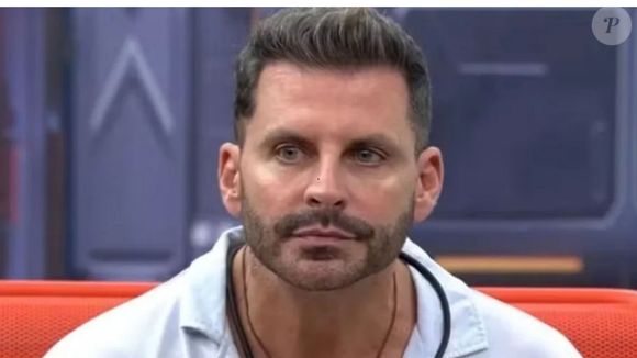 Henri Castelli foi retirado do 'BBB 26' na última quarta-feira (14) após sofrer duas convulsões