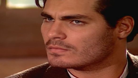 Matteo entre o medo e a fúria de ser anarquista: em 'Terra Nostra', marido de Giuliana se enfurece com provocação, parte para violência e coloca própria vida em risco