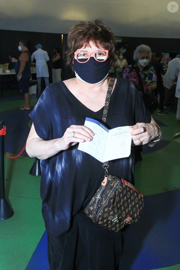 Atriz Lúcia Alves tomou dose de vacina contra a Covid em agosto de 2021