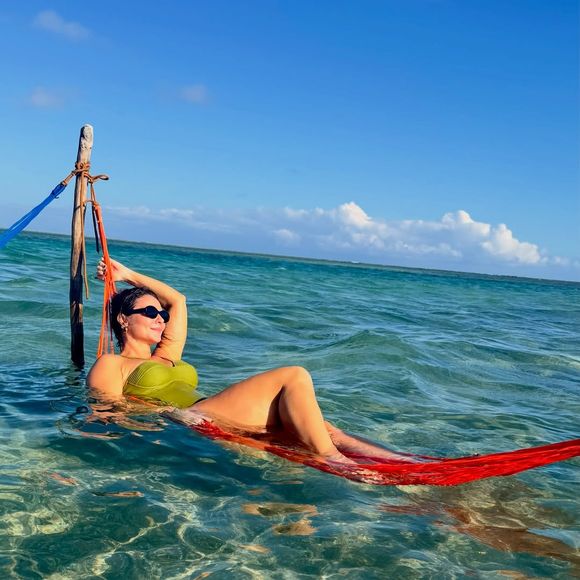 Paolla Oliveira recebeu 12 mil flores avaliadas em R$ 10 mil