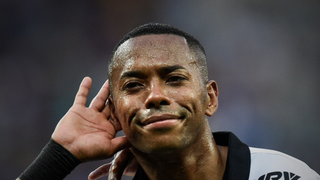 'Protegido', 'bajulado' e 'falando sozinho': os bastidores BIZARROS de Robinho, preso por estupro no presídio Tremembé