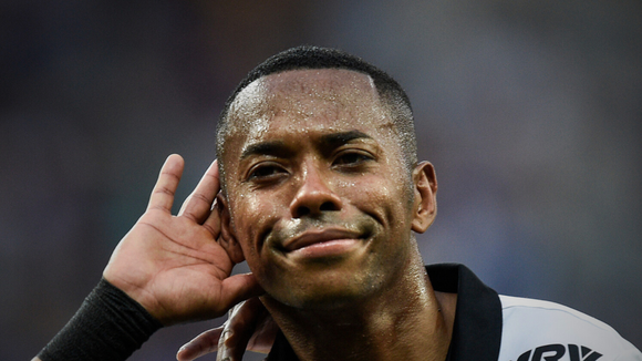 'Protegido', 'bajulado' e 'falando sozinho': os bastidores BIZARROS de Robinho, preso por estupro no presídio Tremembé