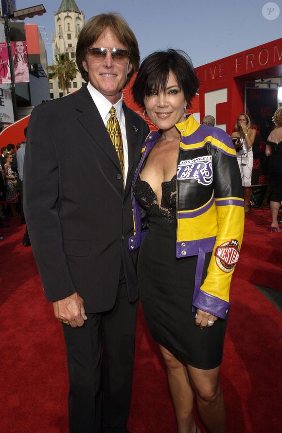 2002: além do cabelo, outra marca registrada de Kris Jenner são as makes simples e nada exageradas