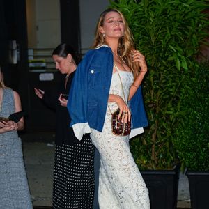 O verdadeiro destaque foi a minúscula minaudière Scarab da Chanel, inspirada num escaravelho egípcio e parte da coleção Métiers d’Art 2019, assinada por Karl Lagerfeld.