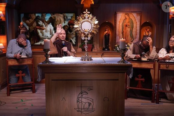 Frei Gilson reúne fiéis às 4h da madrugada para rezar via web